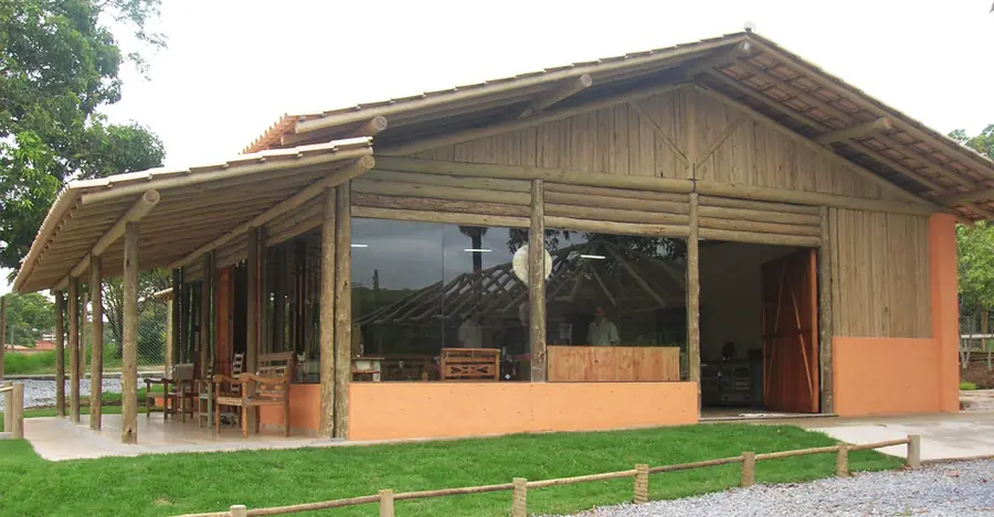 Casas e chalés: exemplo de uso de eucalipto tratado