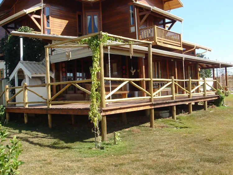 Casas e chalés: exemplo de uso de eucalipto tratado