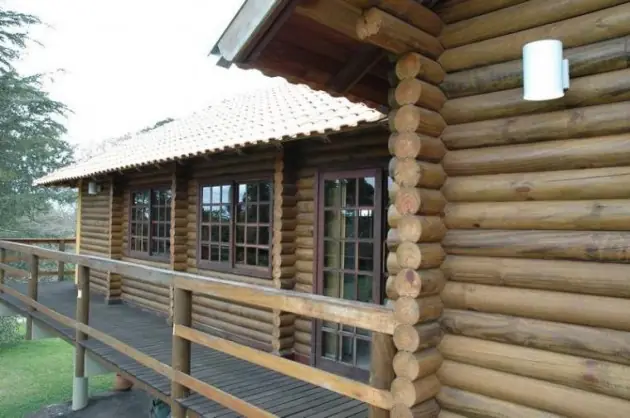 Casas e chalés: exemplo de uso de eucalipto tratado